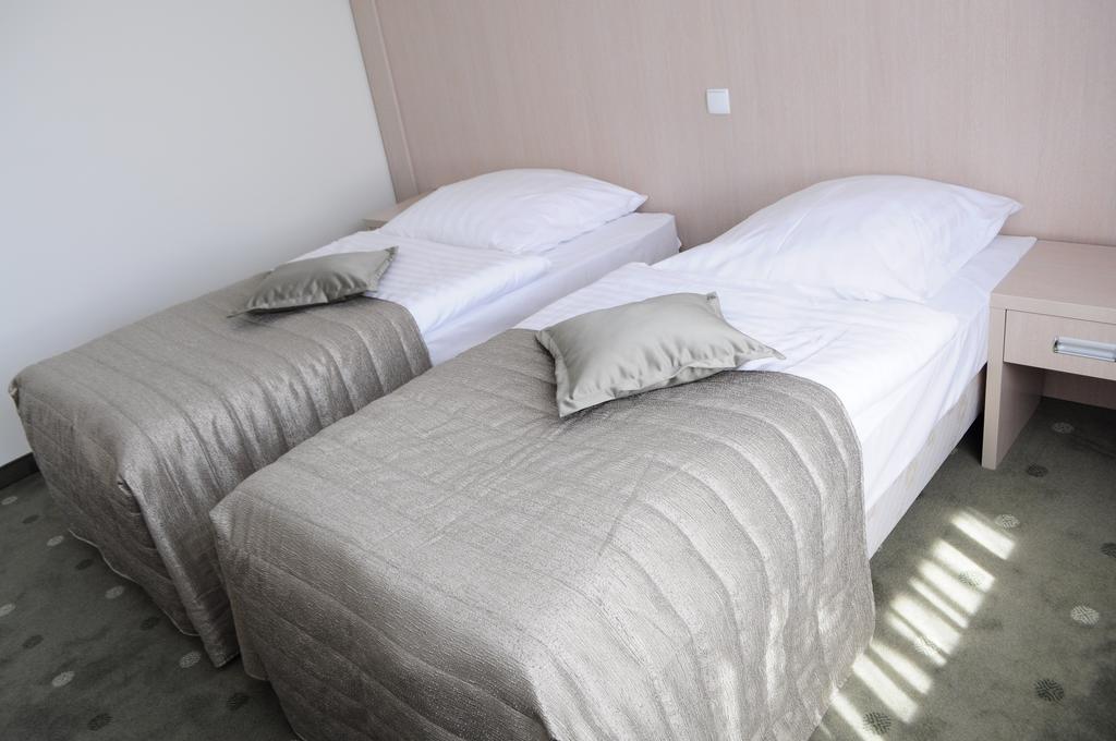 ילנייה גורה Hotel Cieplice Medi & Spa חדר תמונה