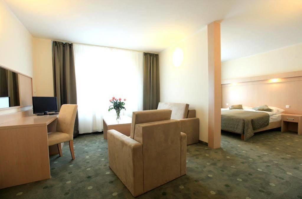 ילנייה גורה Hotel Cieplice Medi & Spa מראה חיצוני תמונה